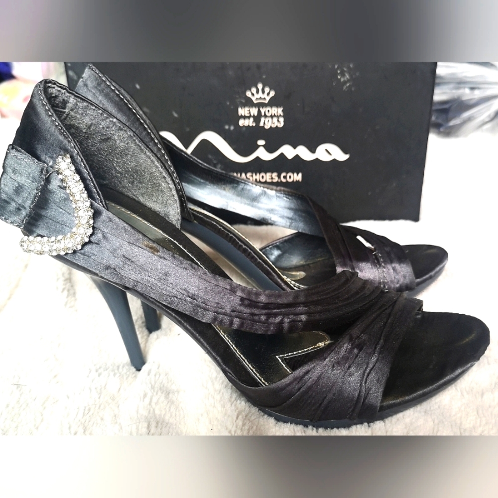 Le Château shoes. Size 7